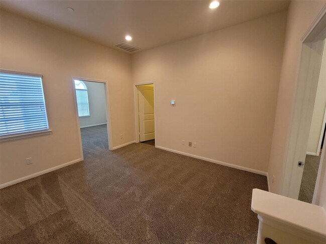 Building Photo - 2322 Bermuda Palms Dr
