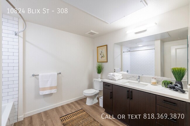 Building Photo - 10824 Blix St