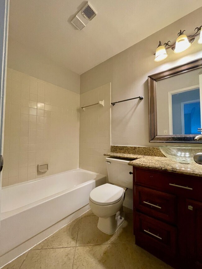 Building Photo - Dockside 2 bed/ 2 bath with Scenic Balcony
