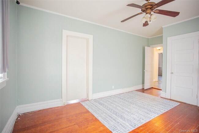 Building Photo - 249 E Walnut St