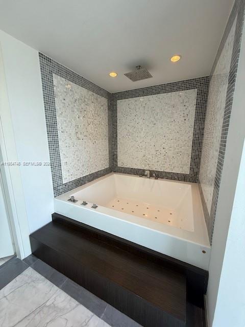 Building Photo - 200 Biscayne Blvd Way