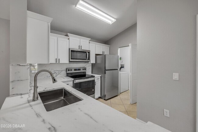 Building Photo - 940 Village Trail