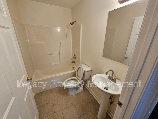 Building Photo - 531 S Anthony St