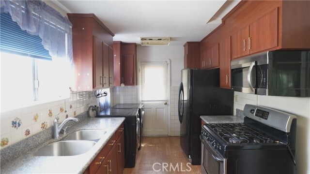 Building Photo - 214 E 92nd St