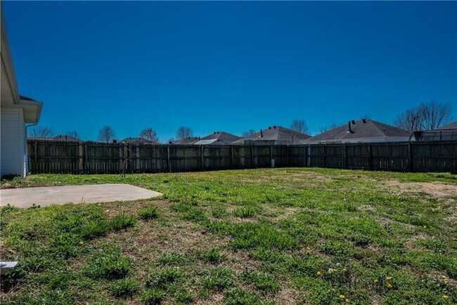 Building Photo - 6604 SW Springwood St