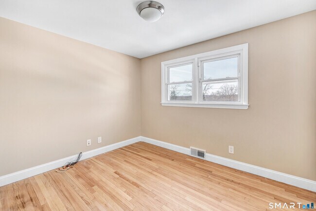 Building Photo - 139 Walnut Tree Hill Rd