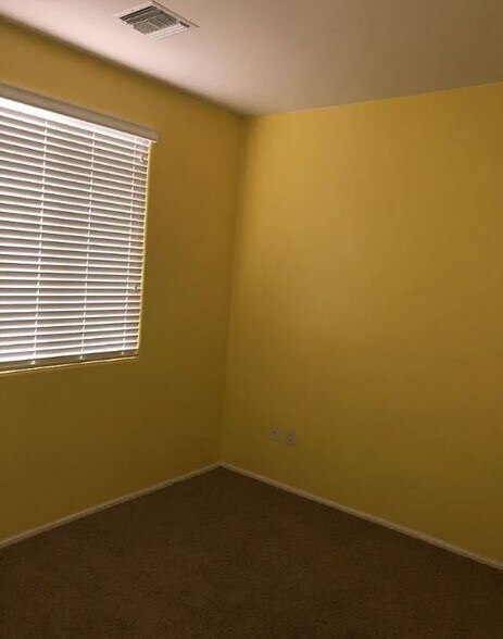 Building Photo - 10450 S Cutting Horse Dr