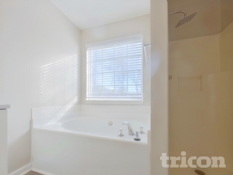 Building Photo - 304 Lafayette St