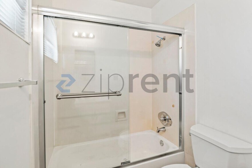 Building Photo - 3865 Almond Ave