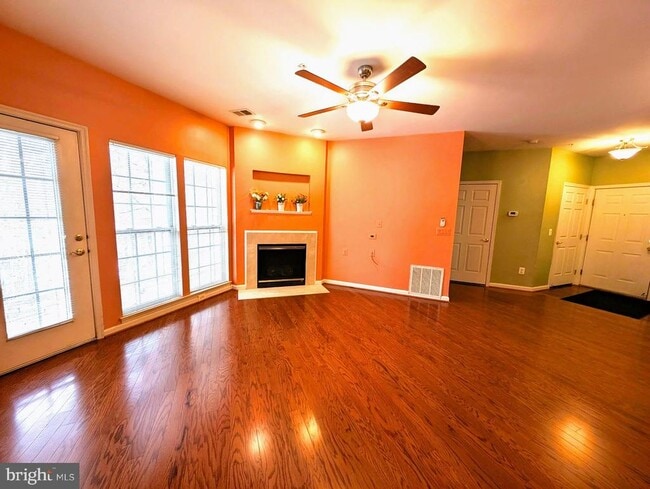 Building Photo - 6214 Westchester Park Dr