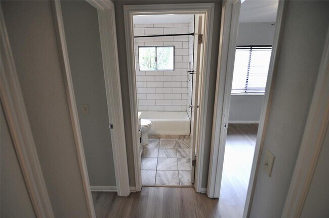 Building Photo - 602 Timbergrove Ct