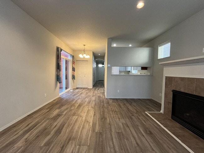 Building Photo - Charming 3-Bed, 3-Bath Home with Bright Ki...