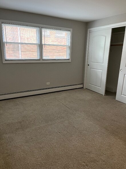 Building Photo - 1327 E Prairie Ave