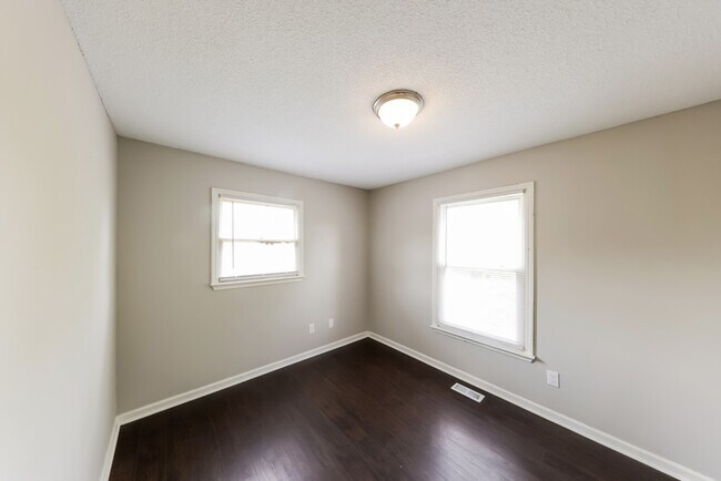 Building Photo - 111 Saralee Dr