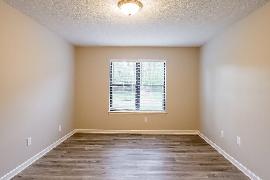 Building Photo - 6826 Creekwood Dr