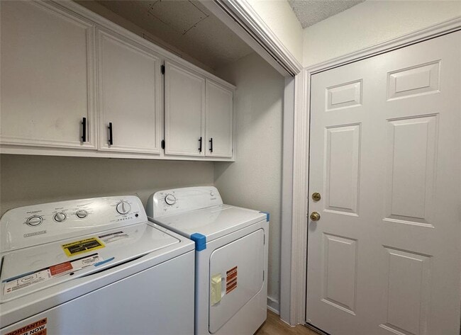 Building Photo - 1905 Hollow Tree Blvd