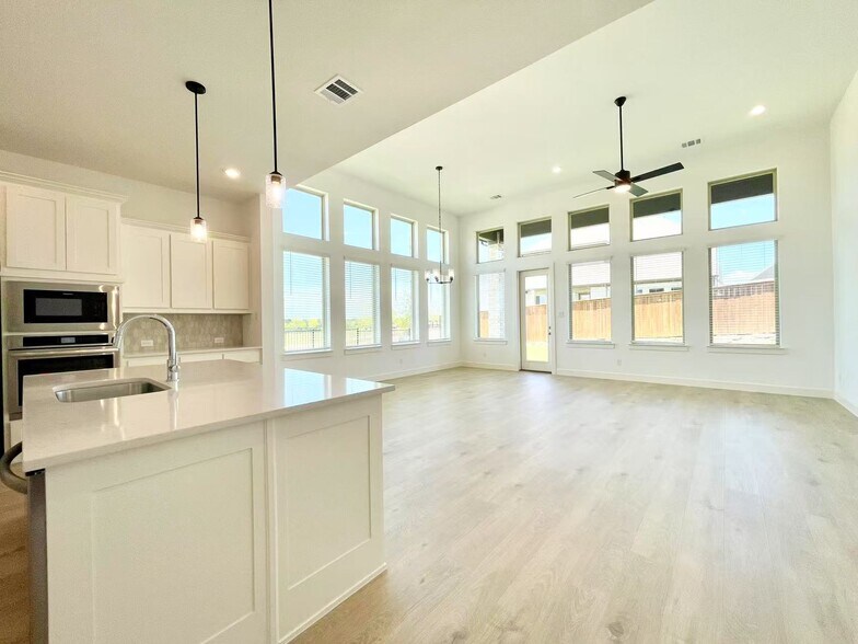Building Photo - 15603 Valerian Trl