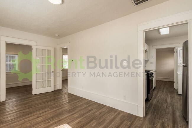 Building Photo - PERFECT HOME FOR STUDENTS OR PROFESSORS IN THE UNM AREA!!