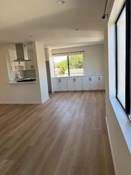 Building Photo - 419 S Verdugo Rd