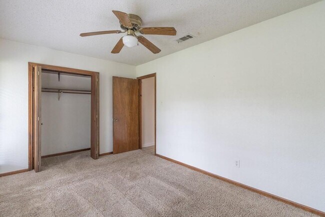Building Photo - 11101 Froke Cedar Trail
