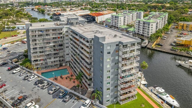 Building Photo - 1800 NW 24th Ave