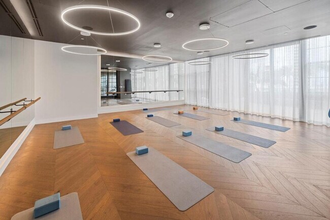 Building Photo - 125 NE 6th St