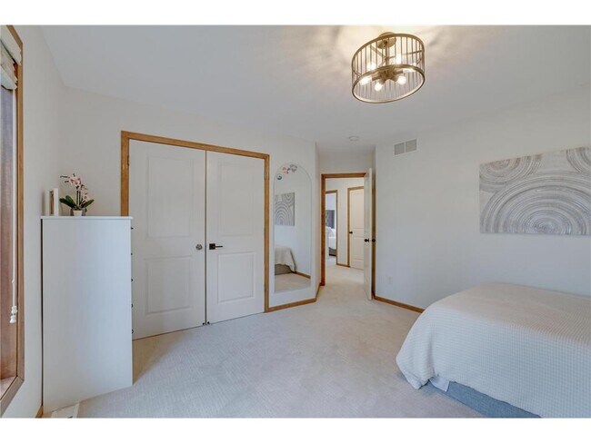 Building Photo - 645 Ramsey Cir