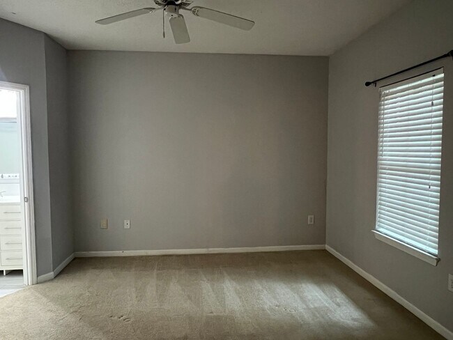 Building Photo - Lovely Condo with Updated Bathrooms and Private View - Summer House