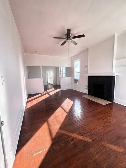 Building Photo - 420 W Magnolia Ave