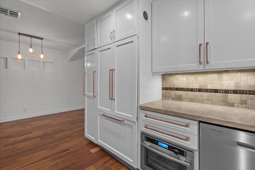 Building Photo - 2550 S Centinela Ave