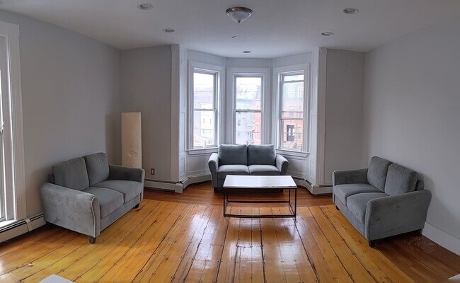 Building Photo - 44 Highland St