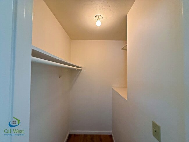 Building Photo - $2695 - 2 Bed/1 Bath Townhome in North San Jose-Near Lightrail