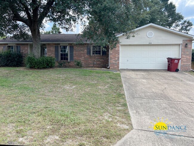 Building Photo - 223 Westview Dr