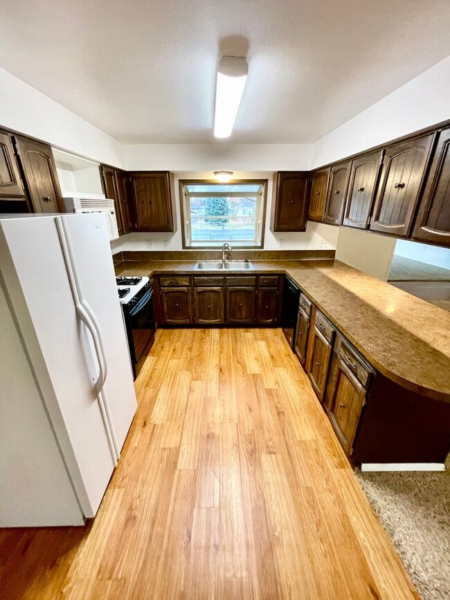 Building Photo - 3 Bedroom, 2 bath home in Sunset Village