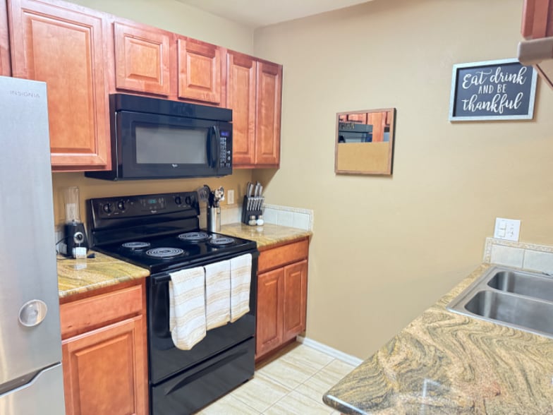 Building Photo - 5751 N Kolb Rd