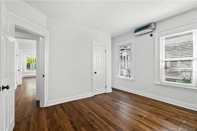 Building Photo - 318 Humphrey St