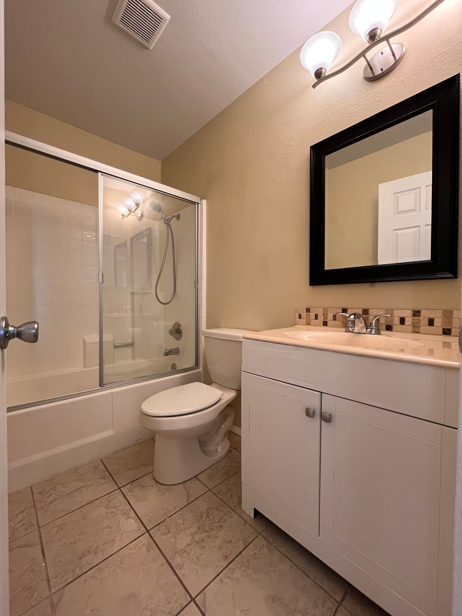 Bathroom tub and shower - Hallway - 9428 Twin Trails Dr