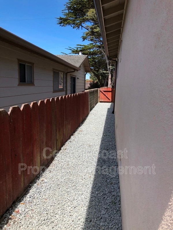 Building Photo - 725 Lobos St