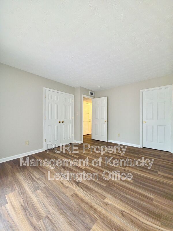 Building Photo - 3772 Camelot Dr