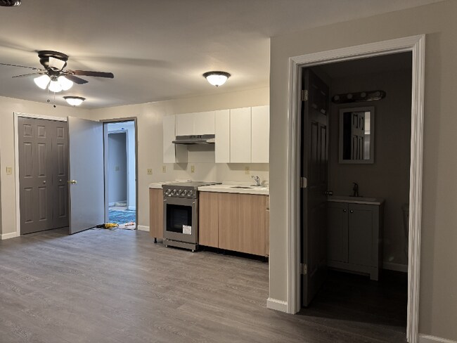 Building Photo - 355 S Main St