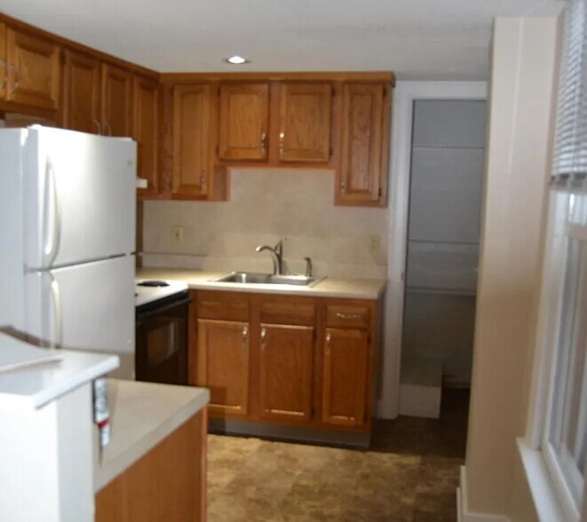 Building Photo - 163 N Main St