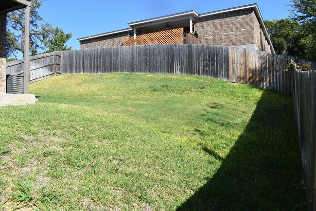 Building Photo - 105 Stone Canyon Ct