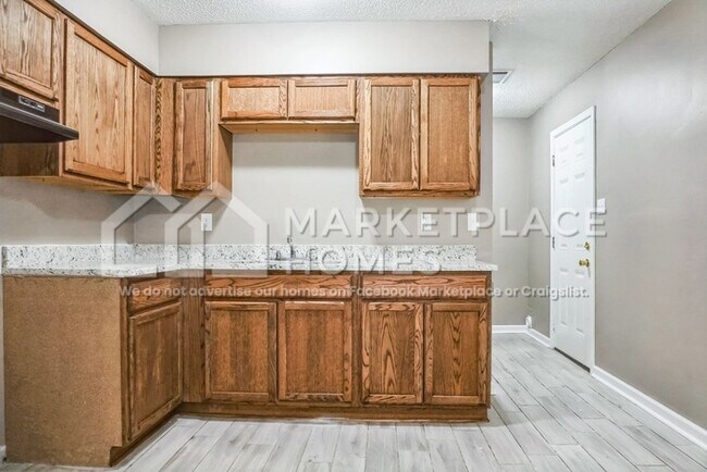 Building Photo - 5800 Laurie Dr