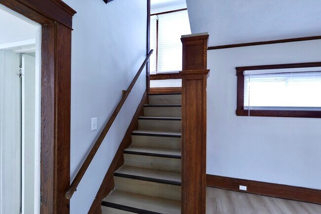 Building Photo - 316 Grand Ave