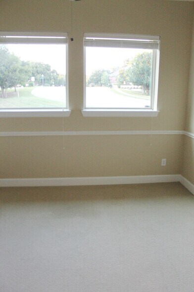 Building Photo - 508 Hidden Meadow Dr