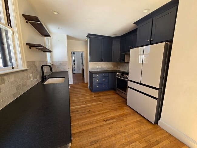 Building Photo - 26 Mather St