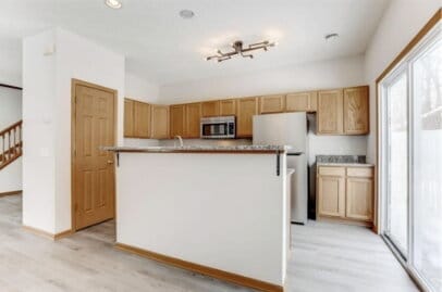 Building Photo - Spacious 3-Bedroom End unit Townhouse with 3 Full Baths in Maple Grove's Prime Location