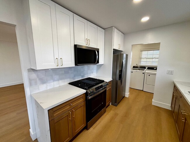 Building Photo - Newly Renovated 3 Bed/1 Bath- Allied Gardens