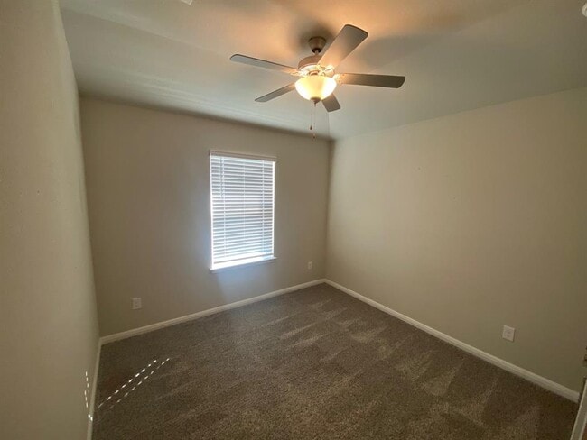 Building Photo - 10301 Mager Ln