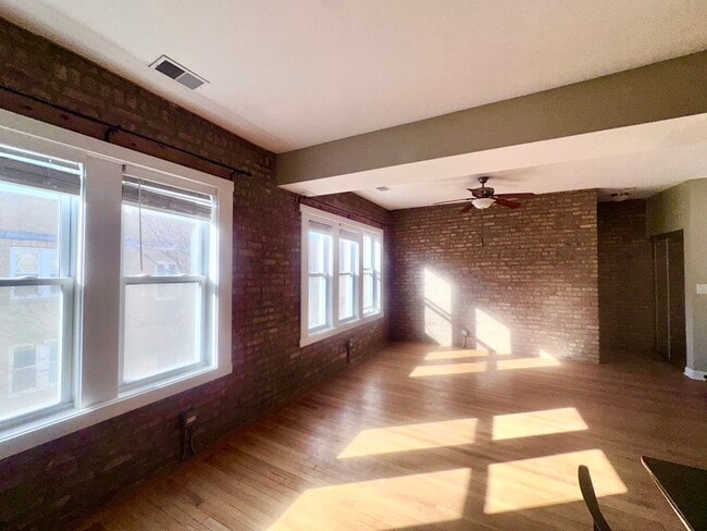 Building Photo - 1334 W Estes Ave